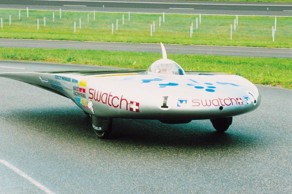 Photographie d'un Concept Car à la forme futuriste ressemblant à une soucoupe volante.