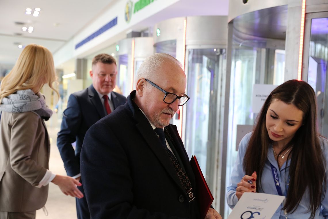 02 12 2025 gala 30 lat 46