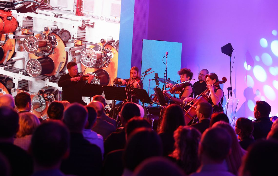 02 12 2025 gala 30 lat 220