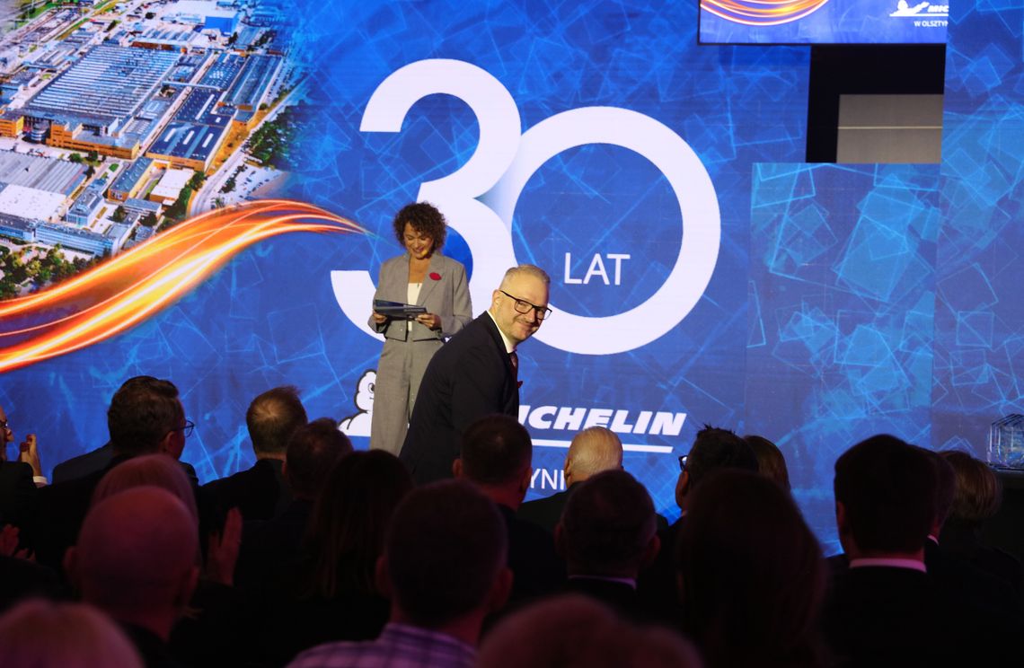 02 12 2025 gala 30 lat 81