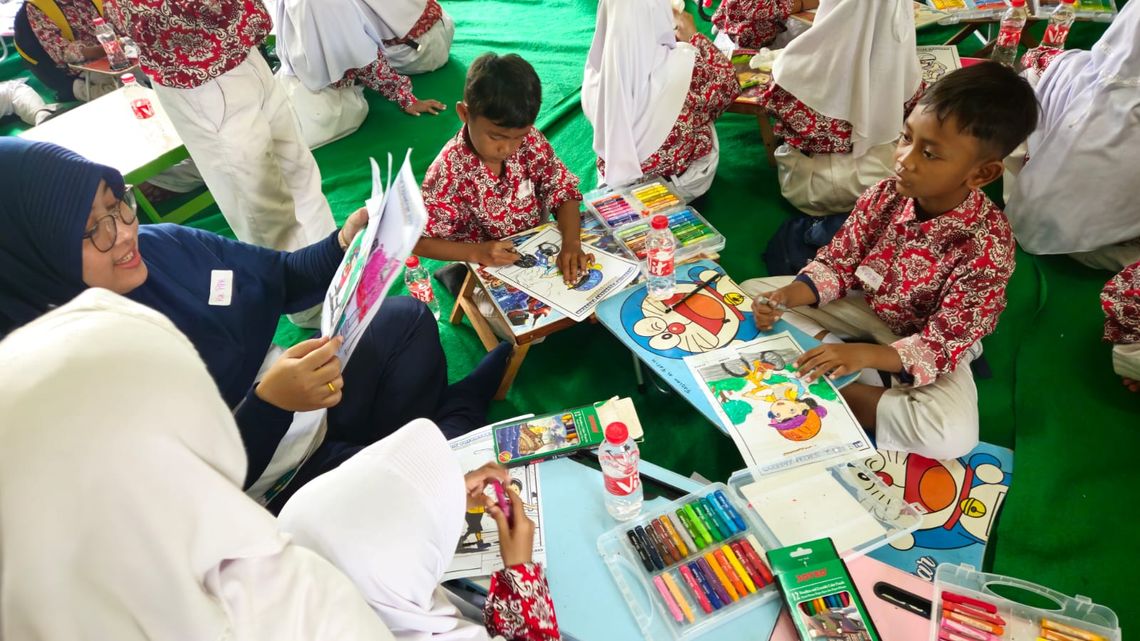 Image showing a little children's group in Indonesia