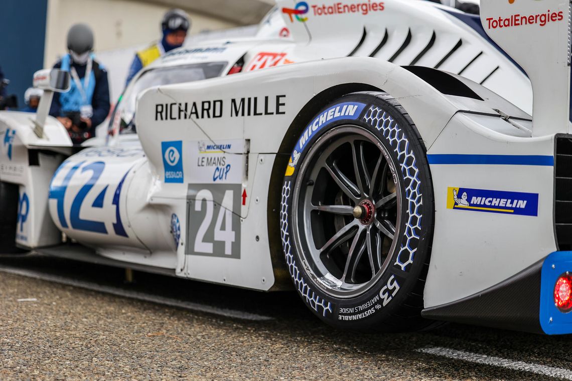 Focus on the tire integrating 53% renewable and recycled materials on the Mission H24 electric-hydrogen prototype car (Le Mans 24 Hours in 2022).