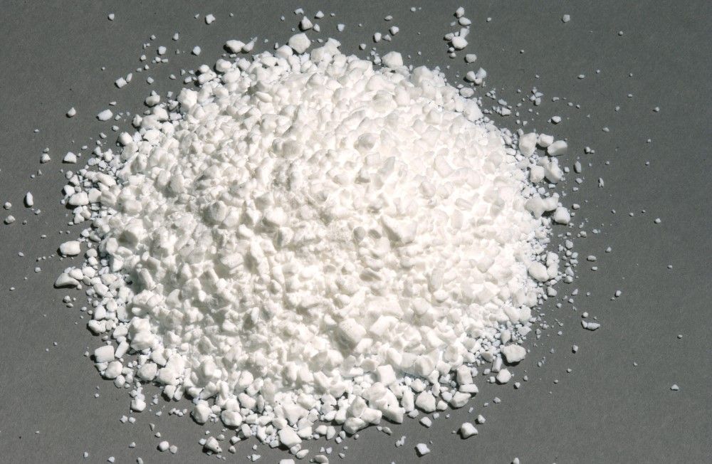 Amas de silice (poudre blanche), un matériau qui permet d'abaisser la résistance au roulement du pneumatique.