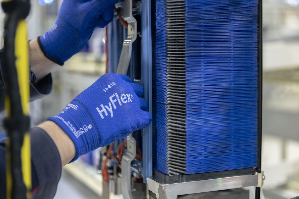 Zoom on hands manipulating a fuel cell operator