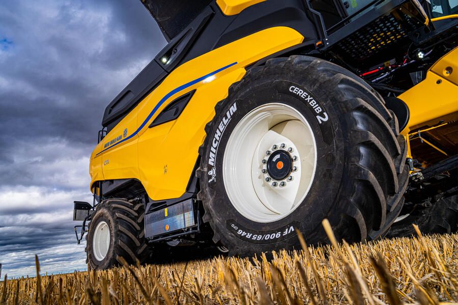 Engin équipé de pneus Michelin Cerexbib 2