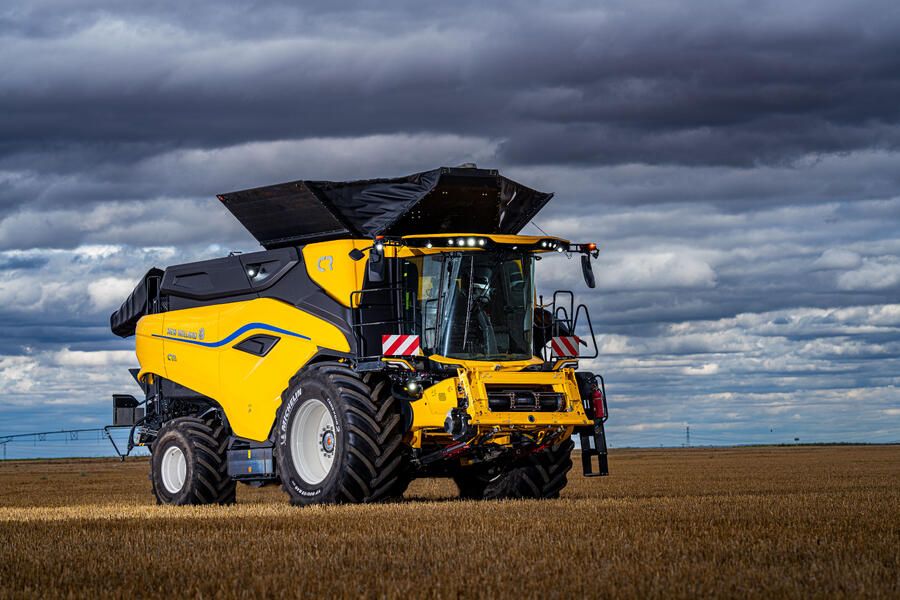 Engin agricole équipé de pneus Michelin Cerexbib 2